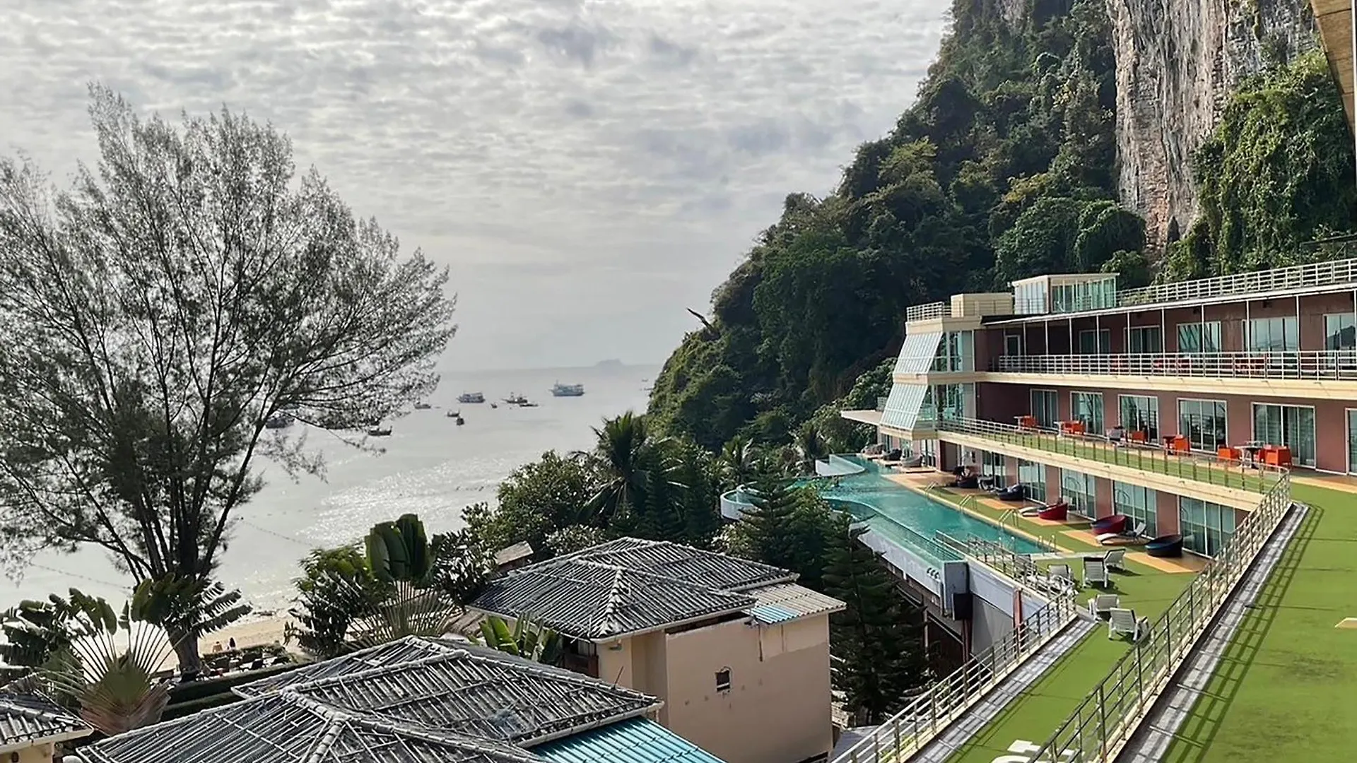 Hotel Phi Phi Cliff Beach Resort